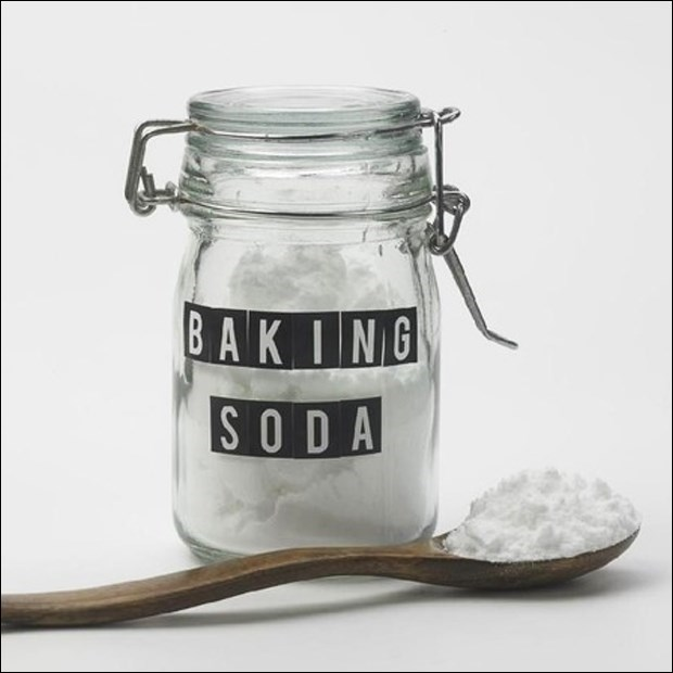 sử dụng baking soda giúp loại bỏ mùi hôi hiệu quả